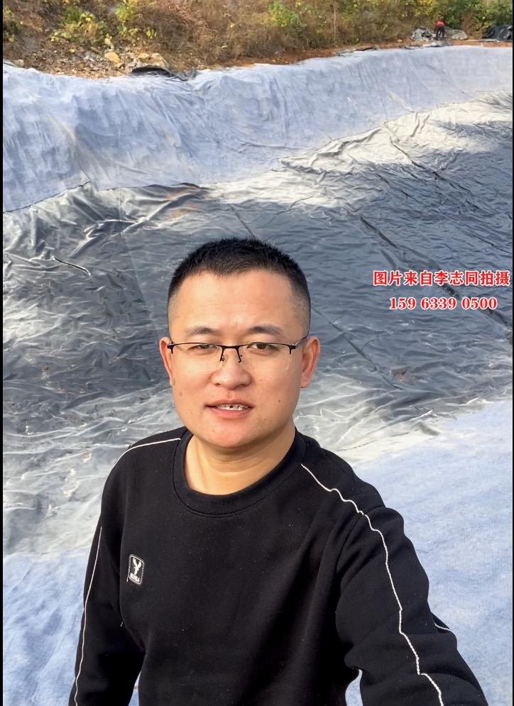 2024年11月江苏徐州轮胎游乐园土工膜+水泥毯施工